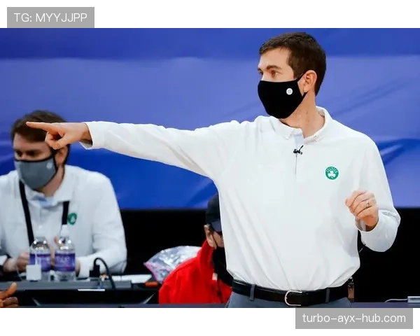 肯扬·马丁突破拉开空间提升禁区威胁，显著改变球队进攻结构
